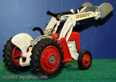 Corgi Toys Ref.Nr.53, Massey F 65 Tractor with Shovel