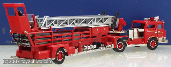 Corgi Ref.Nr.52103, Mack CF articulated Fire Engine Aerial Ladder