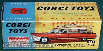 Corgi Ref.Nr.437, Superior Ambulance Cadillac Chassis