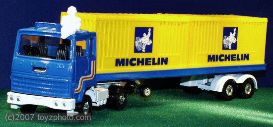 Corgi Ref.Nr.1108, Ford Artic.Truck + Michelin cont.