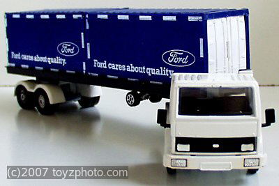 Corgi Ref.Nr.1191, Ford Artic.Truck + Ford containers